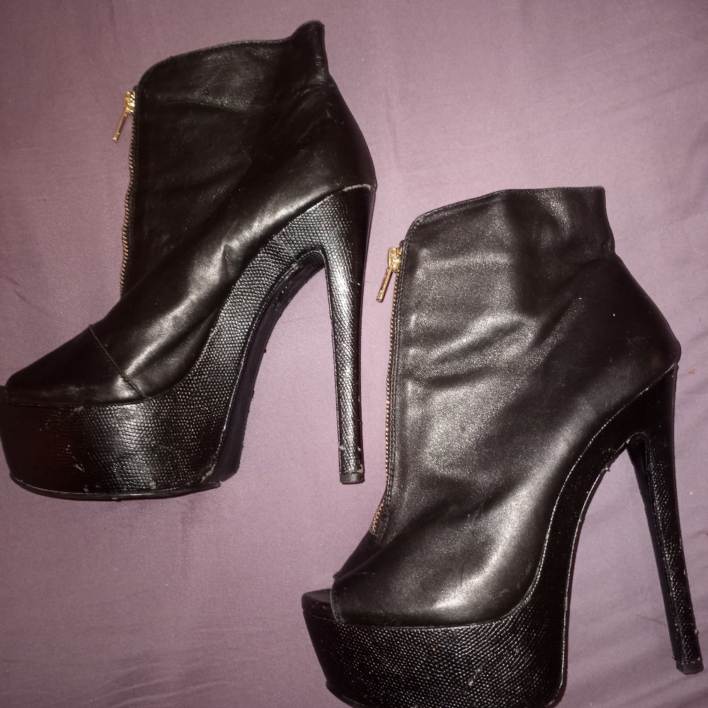 Steve Madden woman's slightlyworn ankle boot size 8.5